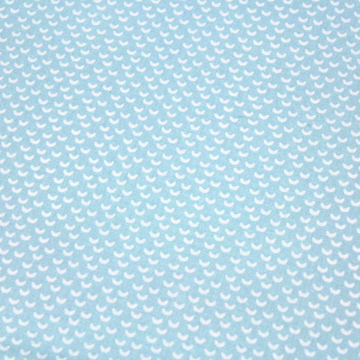 Tissu de coton aux petites lunes blanches, fond bleu ciel - OEKO-TEX® - tissuspapi