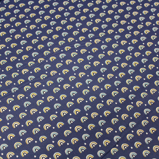 Tissu de coton aux arcs-en-ciel dessinés, fond bleu indigo - OEKO-TEX® - tissuspapi