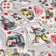 Tissu de coton ALICE au lapin blanc & au jeu de cartes, fond gris clair - Oeko - Tex - TissusPapi.com