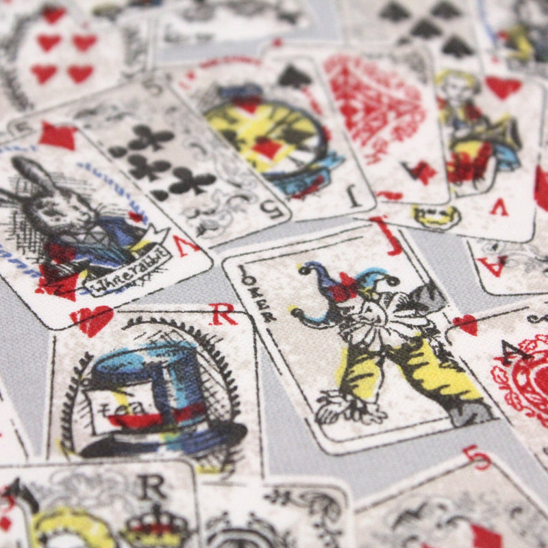 Tissu de coton ALICE au lapin blanc & au jeu de cartes, fond gris clair - Oeko - Tex - TissusPapi.com