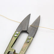 Ciseau coupe fil en métal doré et lames argentées - TissusPapi.com