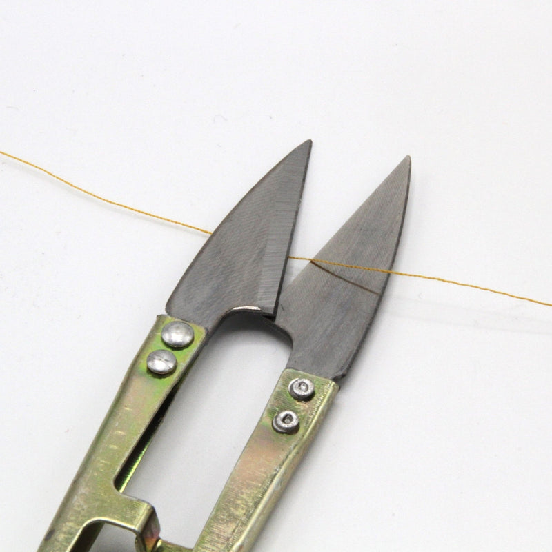 Ciseau coupe fil en métal doré et lames argentées - TissusPapi.com