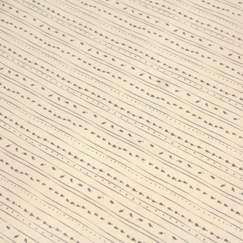 Tissu de coton de Noël scandinave aux décorations de Noël grises, fond écru - TissusPapi.com