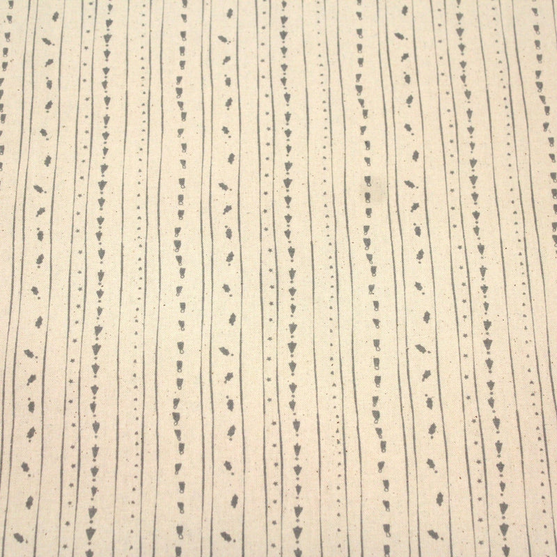 Tissu de coton de Noël scandinave aux décorations de Noël grises, fond écru - TissusPapi.com
