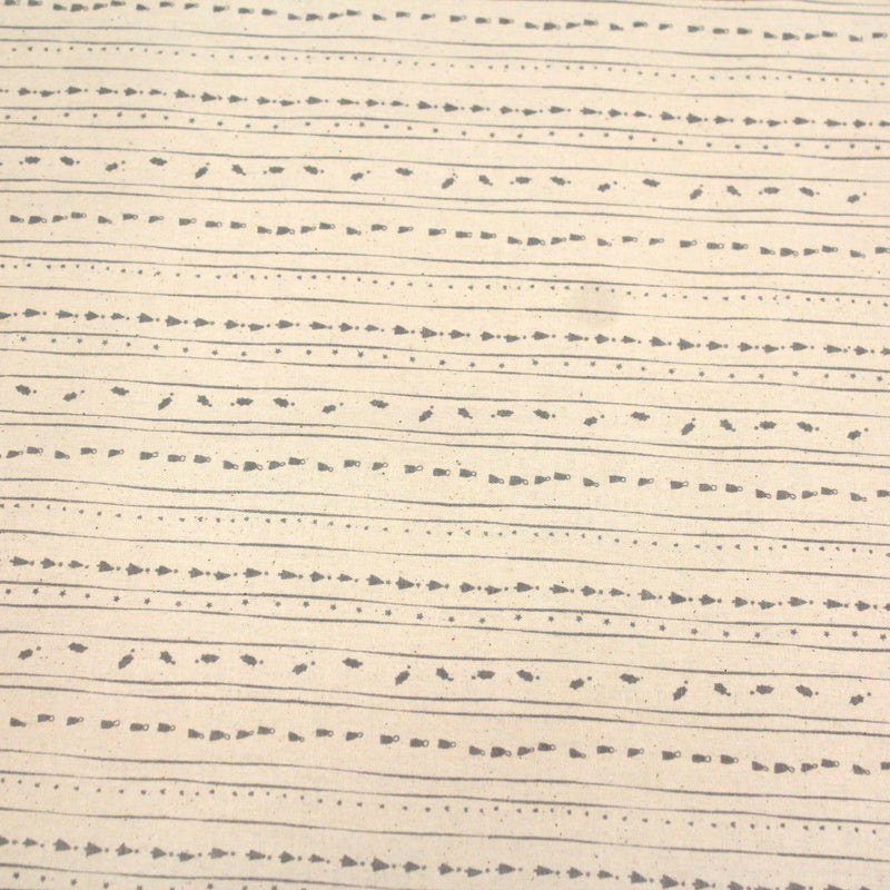 Tissu de coton de Noël scandinave aux décorations de Noël grises, fond écru - TissusPapi.com