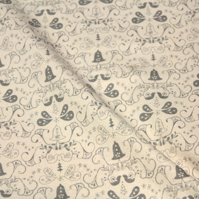 Tissu de coton de Noël scandinave aux cloches & arabesques grises, fond écru - TissusPapi.com