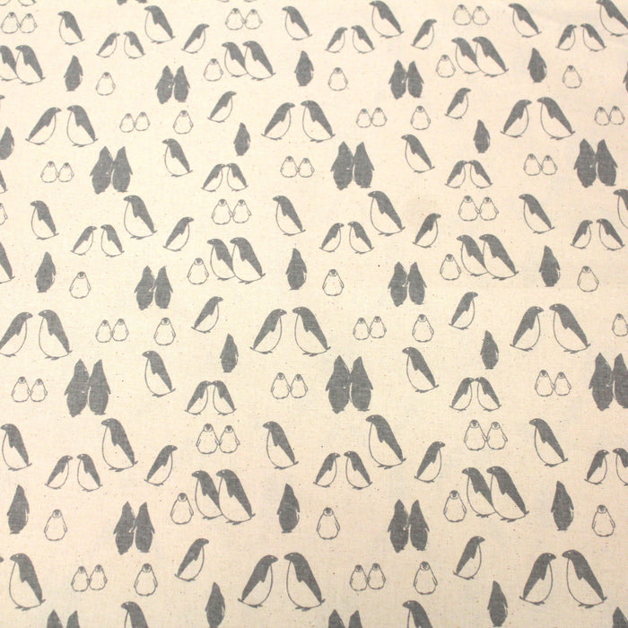 Tissu de coton de Noël scandinave aux pingouins gris, fond écru - tissuspapi