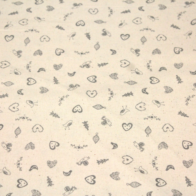 Tissu de coton de Noël scandinave aux petits objets de Noël gris, fond écru - TissusPapi.com