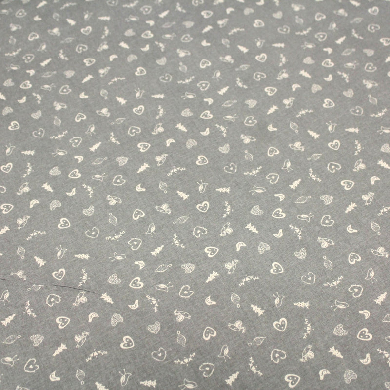 Tissu de coton de Noël scandinave aux petits objets de Noël écrus, fond gris - TissusPapi.com