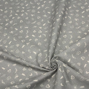 Tissu de coton de Noël scandinave aux petits objets de Noël écrus, fond gris - TissusPapi.com