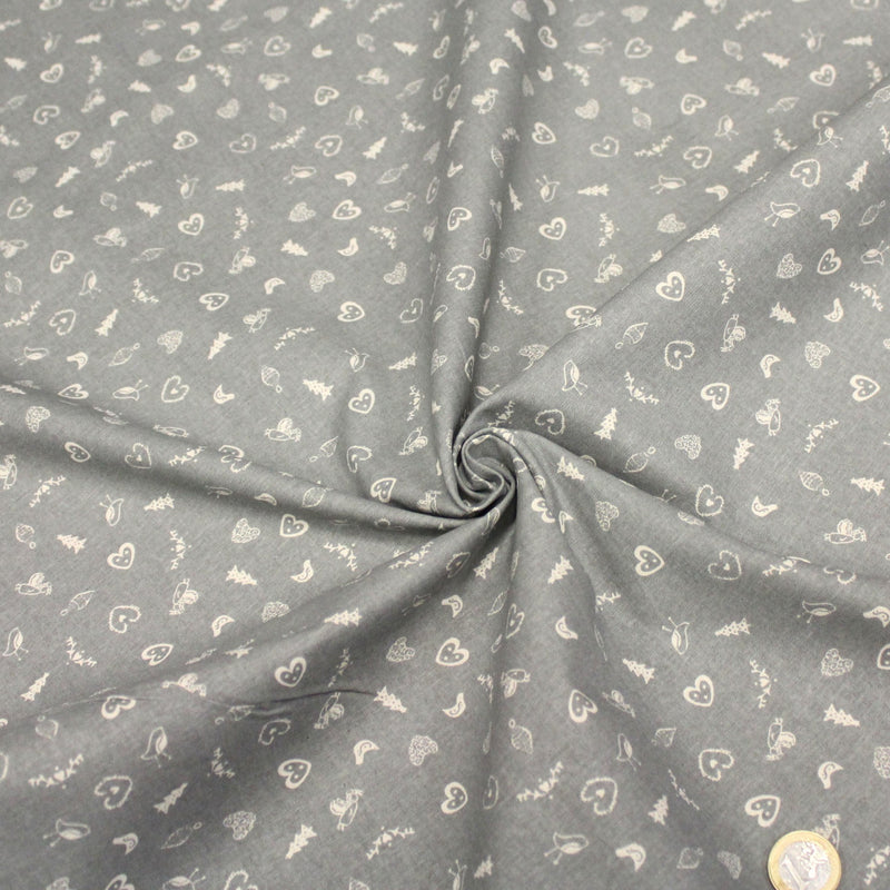 Tissu de coton de Noël scandinave aux petits objets de Noël écrus, fond gris - TissusPapi.com