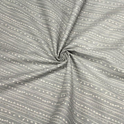 Tissu de coton de Noël scandinave aux décorations de Noël écrues, fond gris - TissusPapi.com