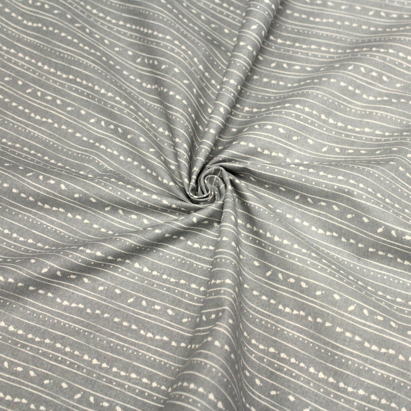 Tissu de coton de Noël scandinave aux décorations de Noël écrues, fond gris - TissusPapi.com