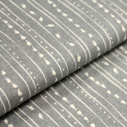 Tissu de coton de Noël scandinave aux décorations de Noël écrues, fond gris - TissusPapi.com