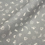 Tissu de coton de Noël scandinave aux petits objets de Noël écrus, fond gris - TissusPapi.com