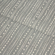 Tissu de coton de Noël scandinave aux décorations de Noël écrues, fond gris - TissusPapi.com