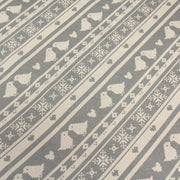 Tissu de coton de Noël scandinave aux motifs points de croix écrus, fond gris - TissusPapi.com