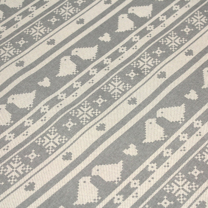 Tissu de coton de Noël scandinave aux motifs points de croix écrus, fond gris - tissuspapi