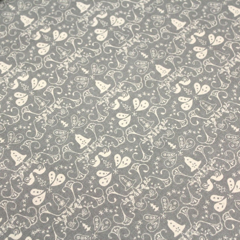 Tissu de coton de Noël scandinave aux cloches & arabesques écrues, fond gris - TissusPapi.com