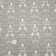 Tissu de coton de Noël scandinave aux cloches & arabesques écrues, fond gris - TissusPapi.com