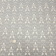 Tissu de coton de Noël scandinave aux cloches & arabesques écrues, fond gris - TissusPapi.com