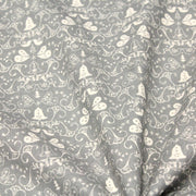 Tissu de coton de Noël scandinave aux cloches & arabesques écrues, fond gris - TissusPapi.com