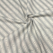 Tissu de coton de Noël scandinave aux étoiles de neiges écrues, fond gris - TissusPapi.com