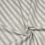 Tissu de coton de Noël scandinave aux étoiles de neiges écrues, fond gris - TissusPapi.com