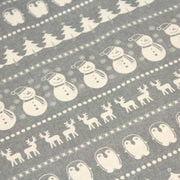 Tissu de coton de Noël scandinave aux bonshommes de neige, rennes, pingouins, sapins de Noël écrus, fond gris - TissusPapi.com