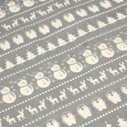 Tissu de coton de Noël scandinave aux bonshommes de neige, rennes, pingouins, sapins de Noël écrus, fond gris - TissusPapi.com