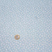 Tissu de coton aux petits triangles blancs, fond bleu ciel - OEKO-TEX® - tissuspapi