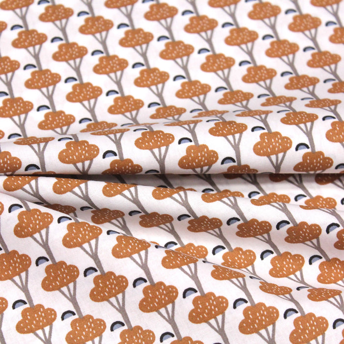 Tissu de coton enfant aux arbres nuages cuivre & grège, fond blanc - OEKO-TEX® - tissuspapi
