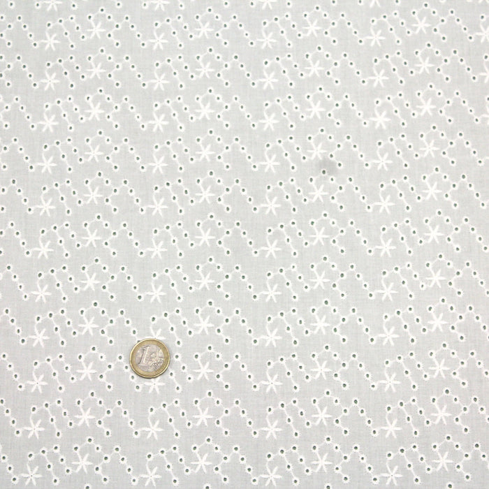 Tissu de coton broderie anglaise à étoiles, blanc - tissuspapi