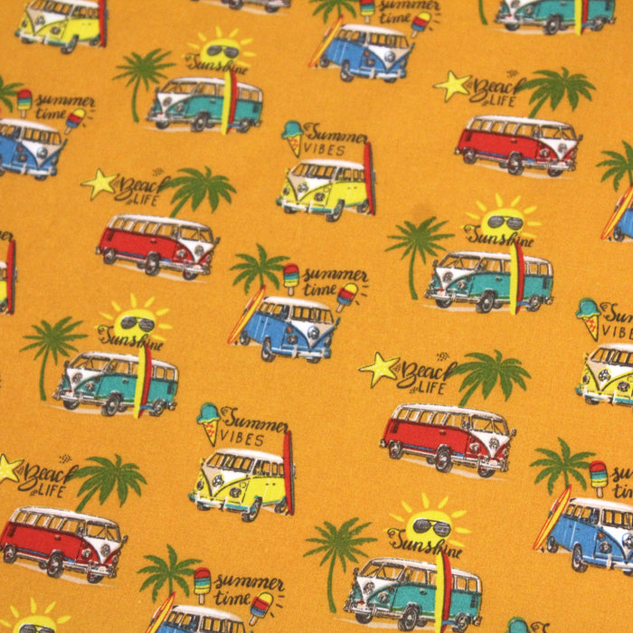 Tissu de coton Volkswagen Combi, surf et palmiers, fond jaune safran - Oeko-Tex - tissuspapi
