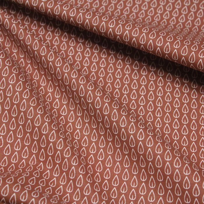 Tissu de coton aux petites feuilles géométriques blanches, fond rouge tomette - OEKO-TEX® - tissuspapi