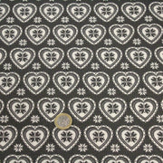 Tissu de coton de Noël scandinave aux cœurs & étoiles de neiges écrus, fond gris - TissusPapi.com