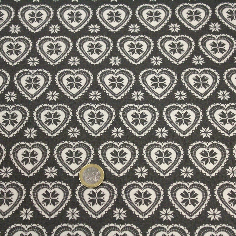 Tissu de coton de Noël scandinave aux cœurs & étoiles de neiges écrus, fond gris - TissusPapi.com