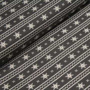 Tissu de coton de Noël scandinave aux flocons de neige écrus, fond gris - TissusPapi.com