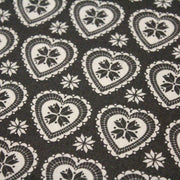 Tissu de coton de Noël scandinave aux cœurs & étoiles de neiges écrus, fond gris - TissusPapi.com