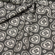Tissu de coton de Noël scandinave aux cœurs & étoiles de neiges écrus, fond gris - TissusPapi.com