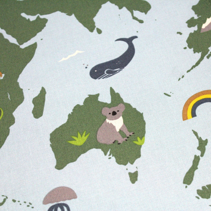 Tissu de coton demi-natté planisphère carte du monde et animaux, fond bleu ciel - Oeko-Tex