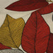 Tissu de coton demi-natté ameublement façon lin feuilles jaunes & rouges, fond lin - tissuspapi