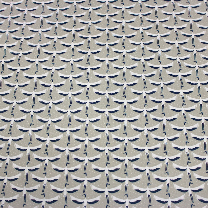 Tissu de coton motif traditionnel japonais TSURU aux grues bleues et blanches, fond gris clair - Oeko-Tex - tissuspapi