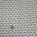 Tissu de coton motif traditionnel japonais TSURU aux grues bleues et blanches, fond gris clair - Oeko-Tex