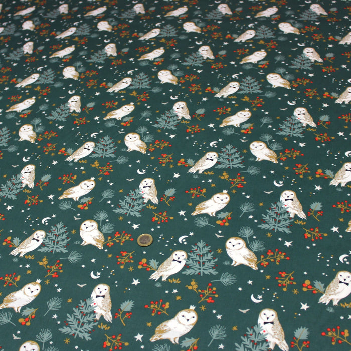 Tissu de coton COLLECTION NOËL, la jolie chouette et son houx, fond vert - Oeko-Tex - tissuspapi