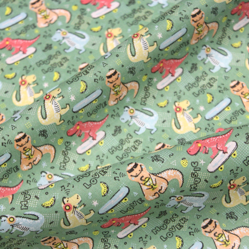 Tissu de coton Dinosaure music lover, fond vert sauge - Oeko - Tex - TissusPapi.com
