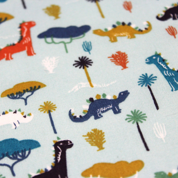 Tissu de coton les dinosaures & les arbres, fond bleu ciel - Oeko-Tex - tissuspapi