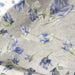 Tissu froissé polyester écru aux fleurs bleues - tissuspapi