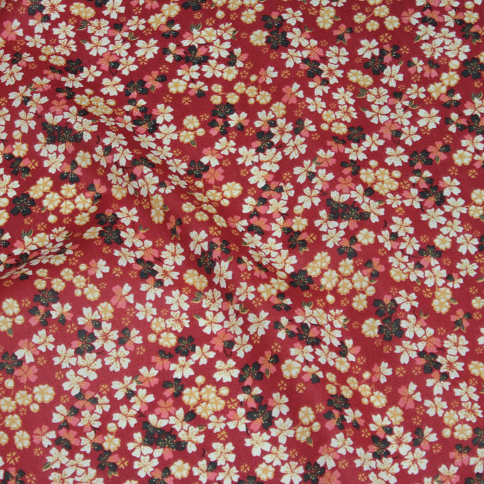 Tissu de coton japonais fleuri aux tons rouge bordeaux et écrus - Oeko-Tex - tissuspapi