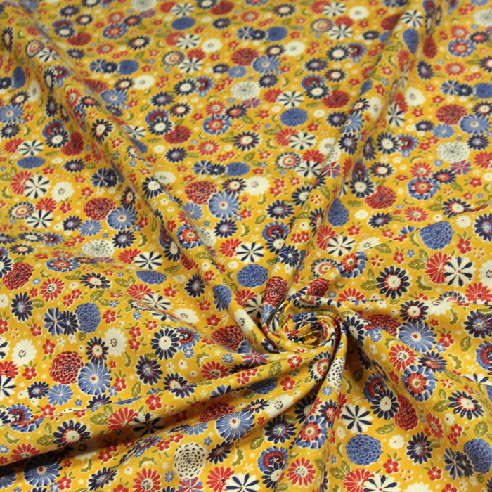 Tissu de coton japonais fleuri jaune aux fleurs bleues, blanches et rouges - Oeko-Tex - tissuspapi